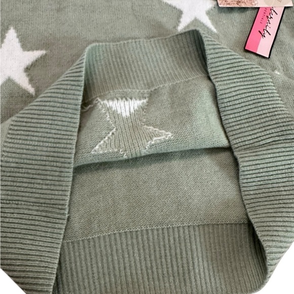 Emma's Expressions Light Green Stars Sweater Size L NWT - Picture 13 of 17